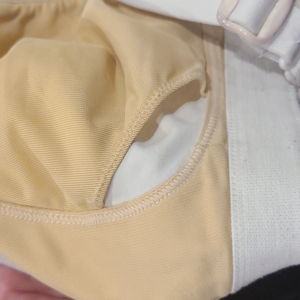 Lululemon Ta Ta Tamer II White & cream - Picture 9 of 9